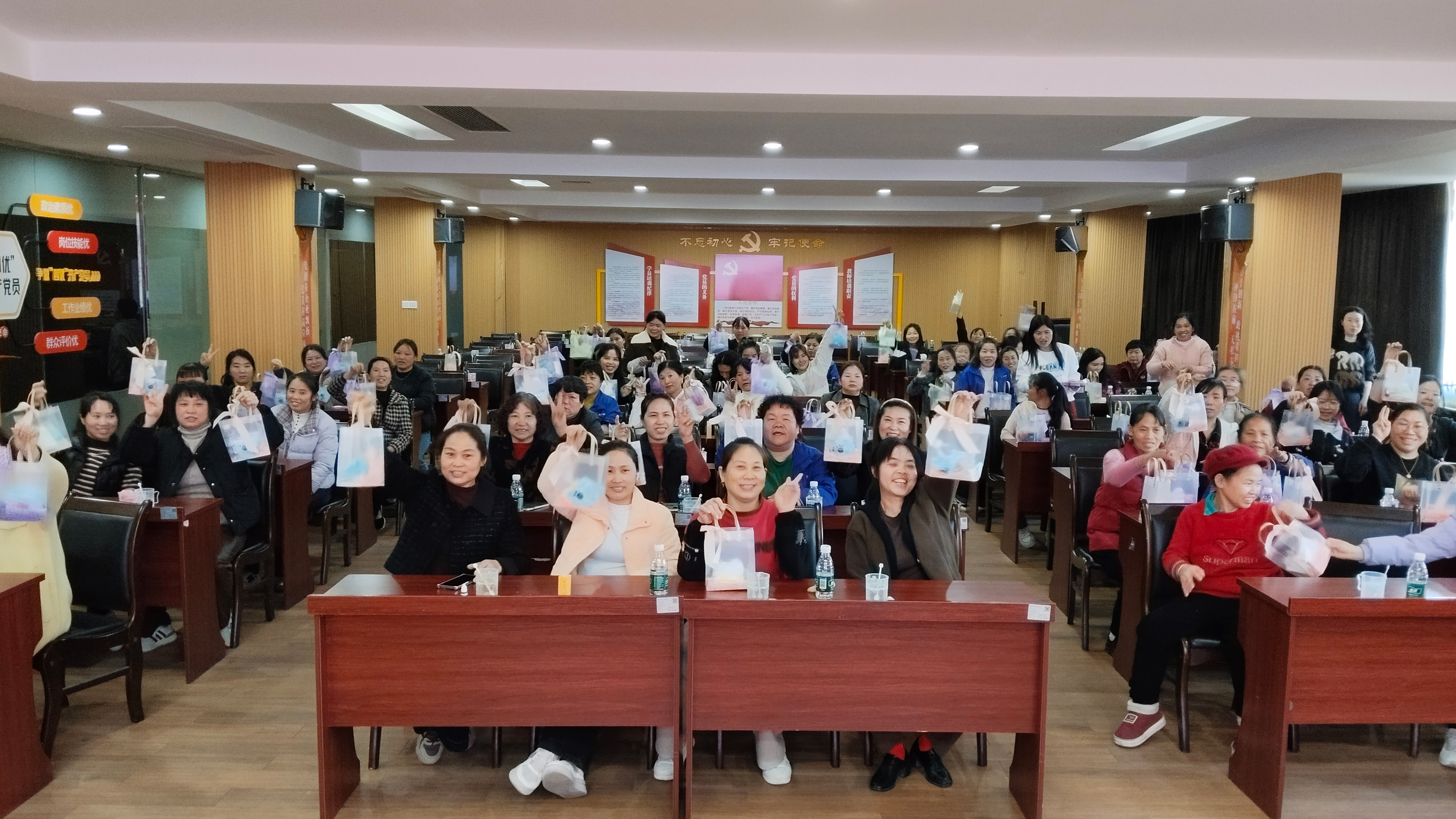 巾帼绽芳华·匠心筑美好｜优安纳伞业举办“三八”妇女节主题活动